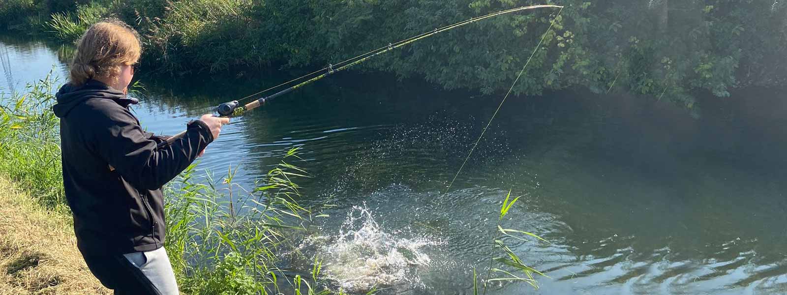 Het juiste aas gebruiken is erg belangrijk als je op snoek vist.